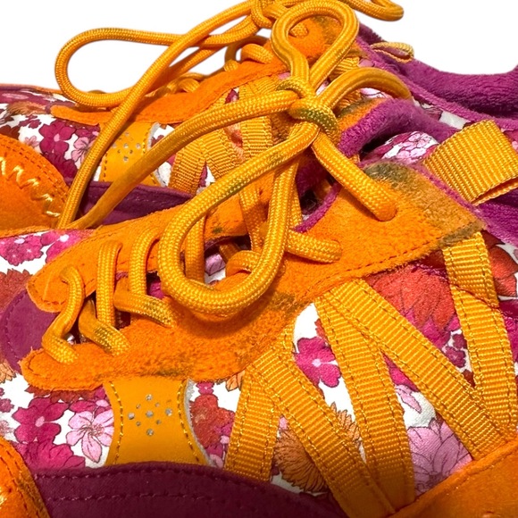 Chelsea & Violet Women’s Lola Pink Multi Floral Print Sneakers Groovy Size 9 - Picture 6 of 12